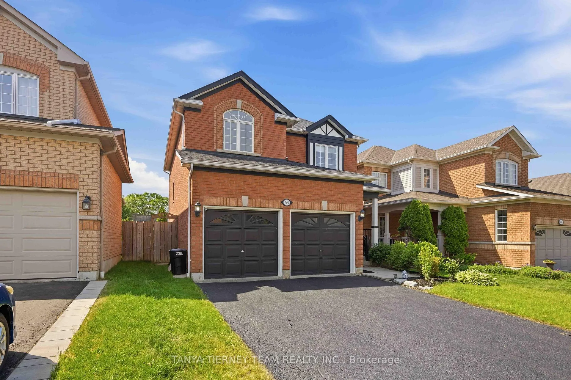 Photo 3 of 54 Fitzpatrick Court, Whitby, Brooklin — HOMEH