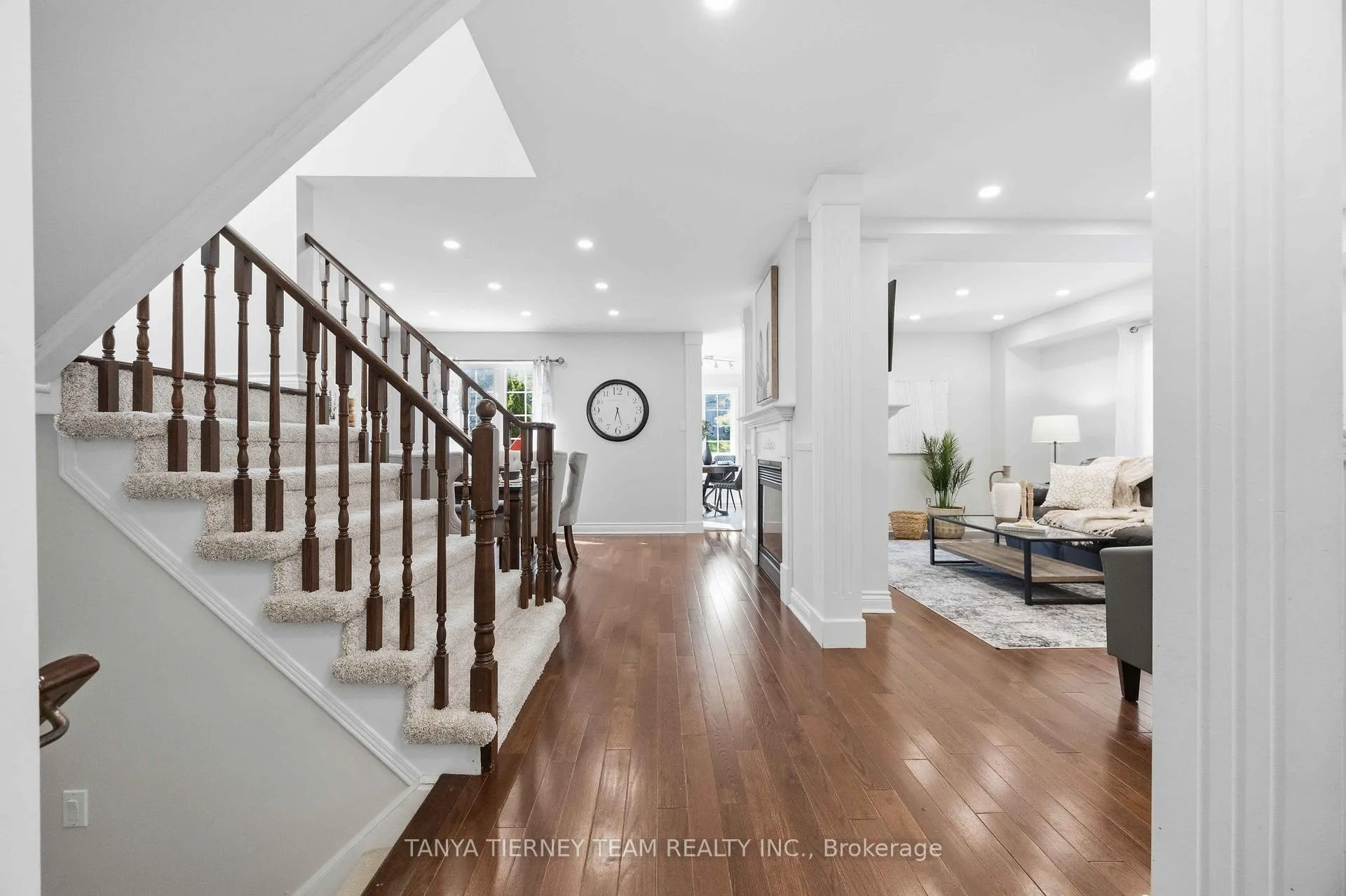 Photo 6 of 54 Fitzpatrick Court, Whitby, Brooklin — HOMEH