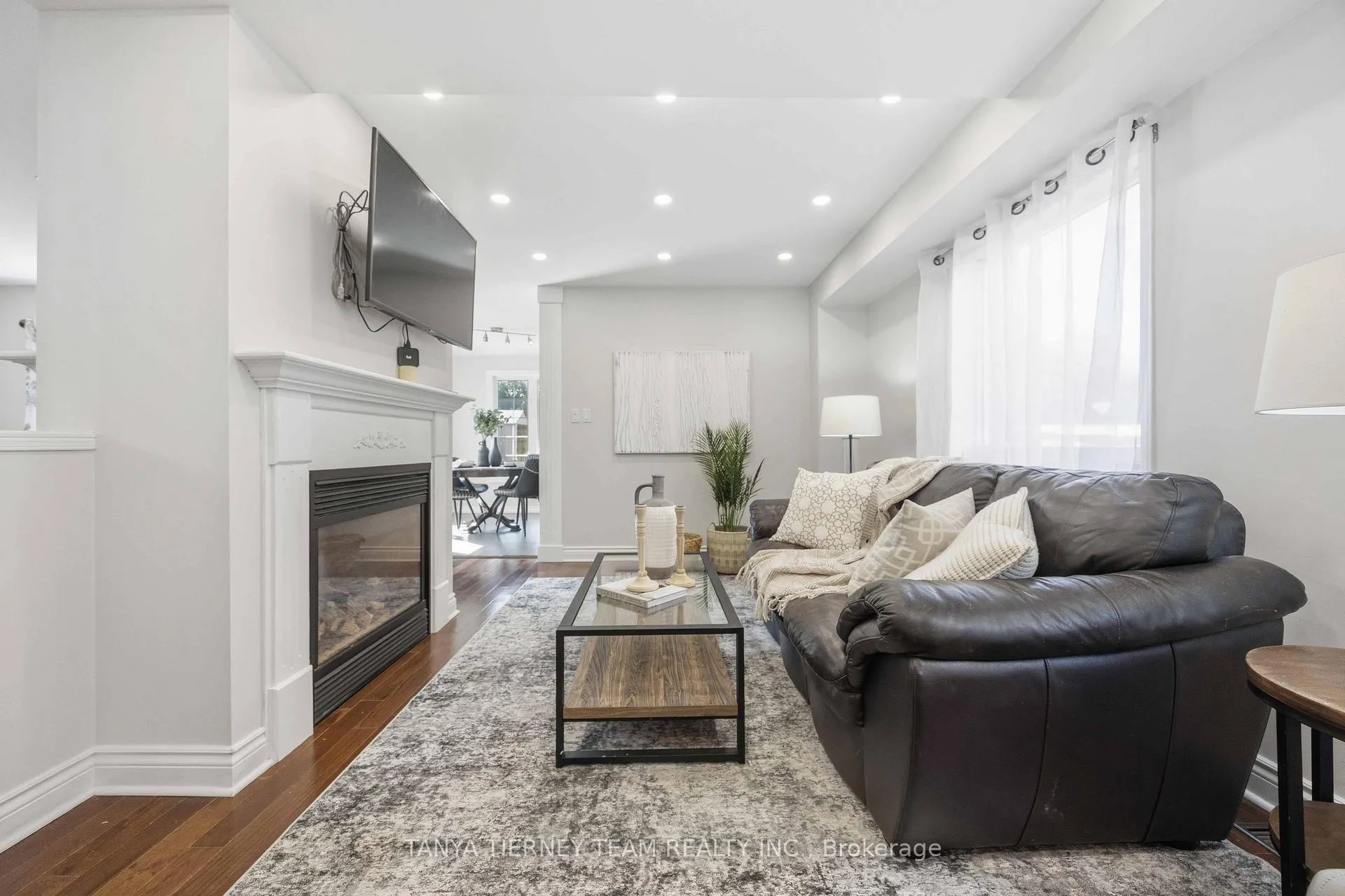 Photo 7 of 54 Fitzpatrick Court, Whitby, Brooklin — HOMEH