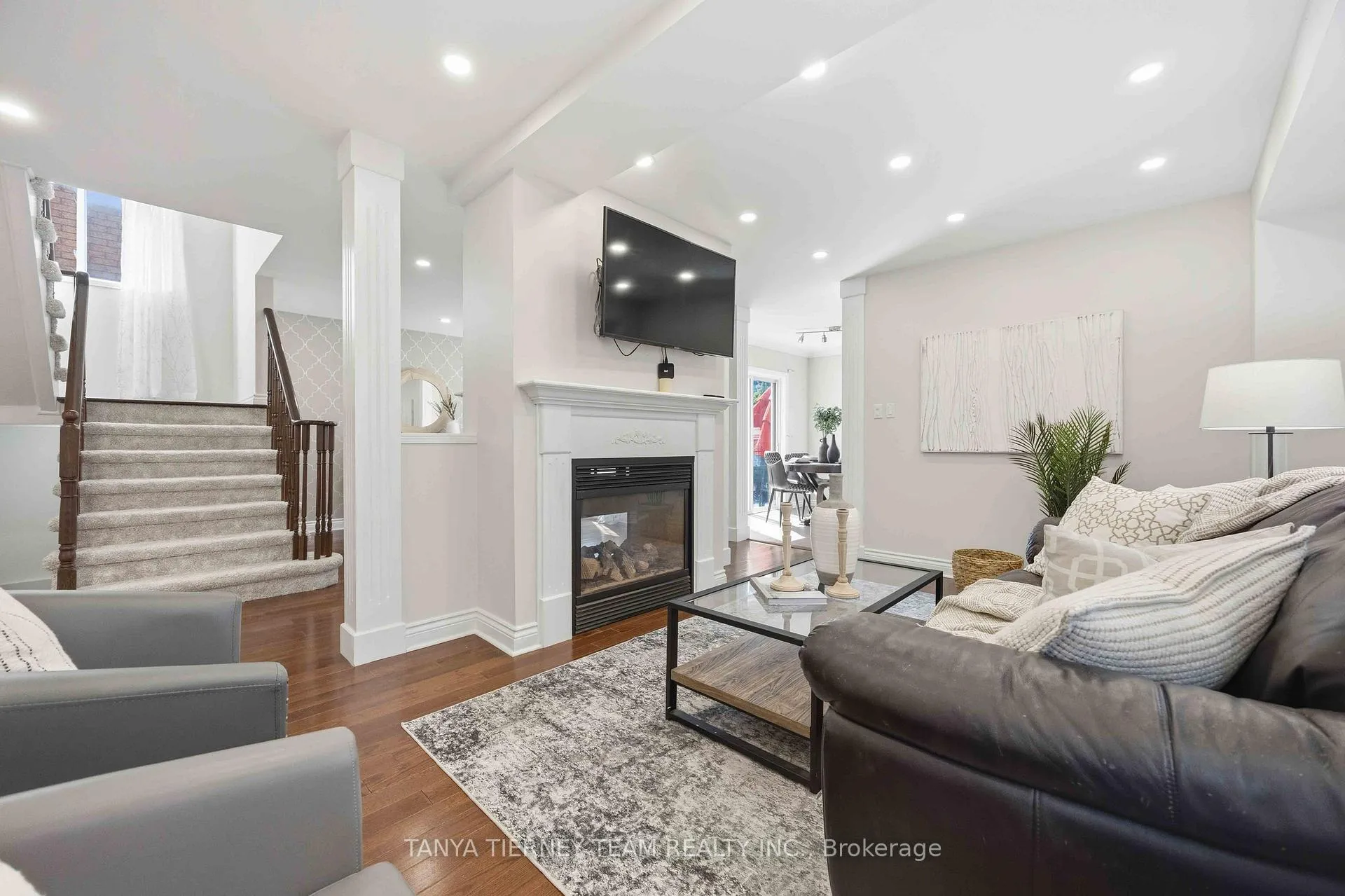 Photo 8 of 54 Fitzpatrick Court, Whitby, Brooklin — HOMEH