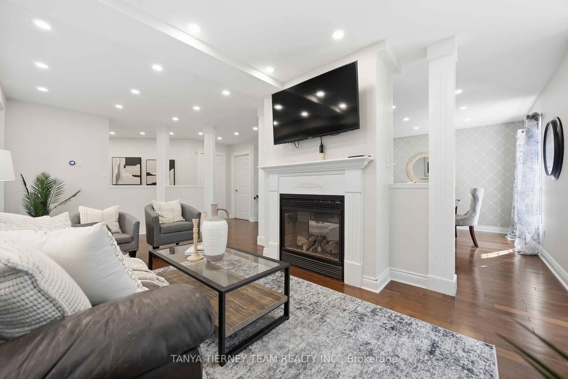 Photo 9 of 54 Fitzpatrick Court, Whitby, Brooklin — HOMEH