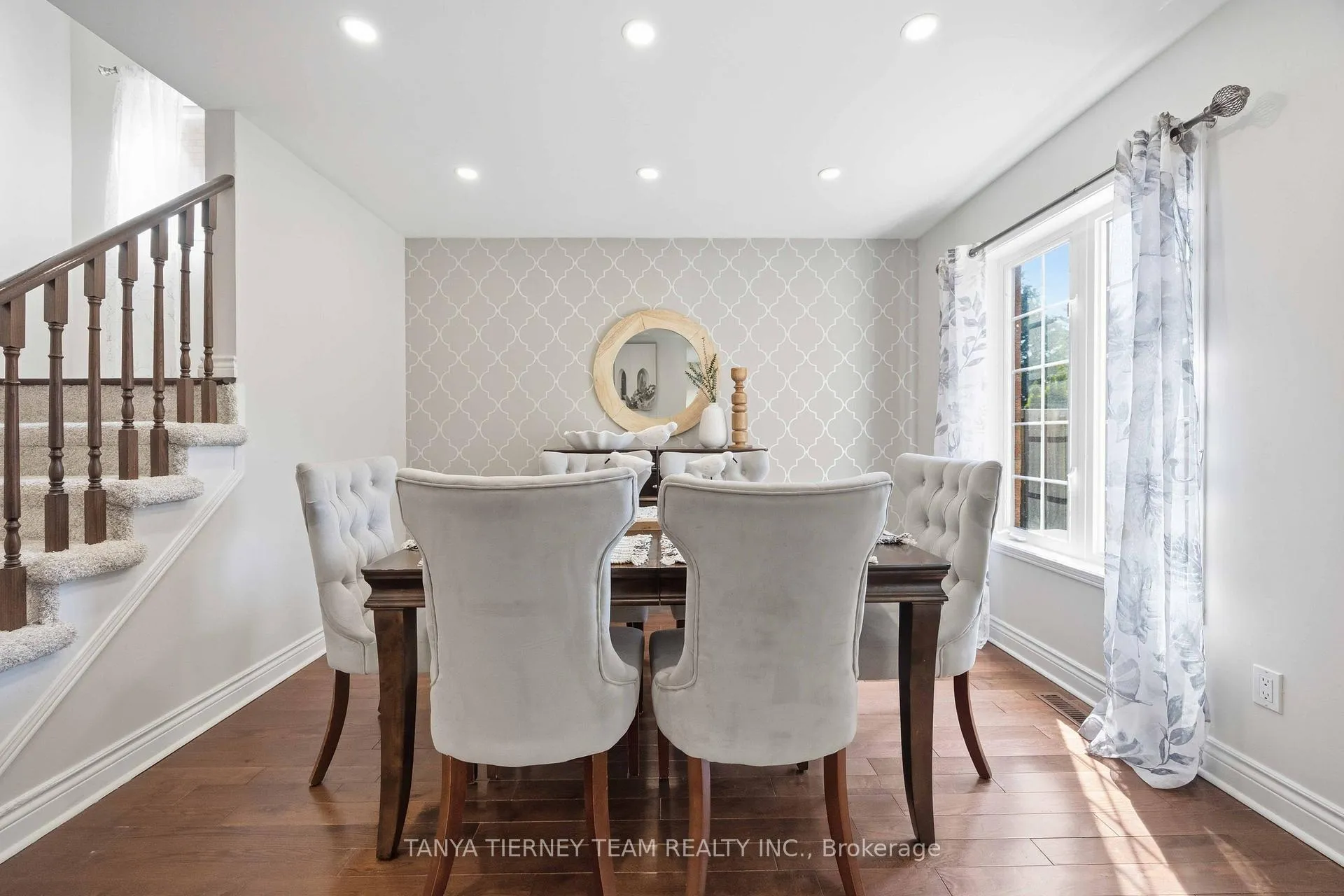 Photo 12 of 54 Fitzpatrick Court, Whitby, Brooklin — HOMEH