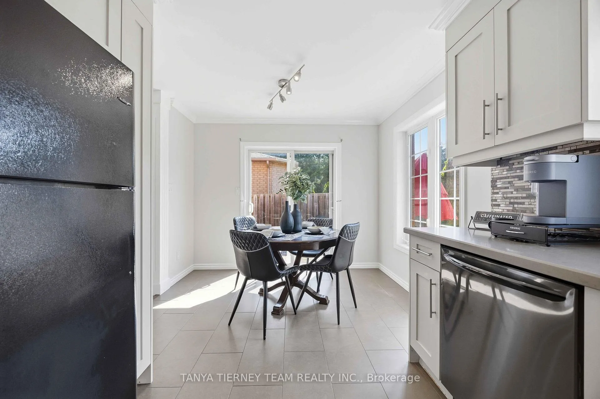 Photo 19 of 54 Fitzpatrick Court, Whitby, Brooklin — HOMEH