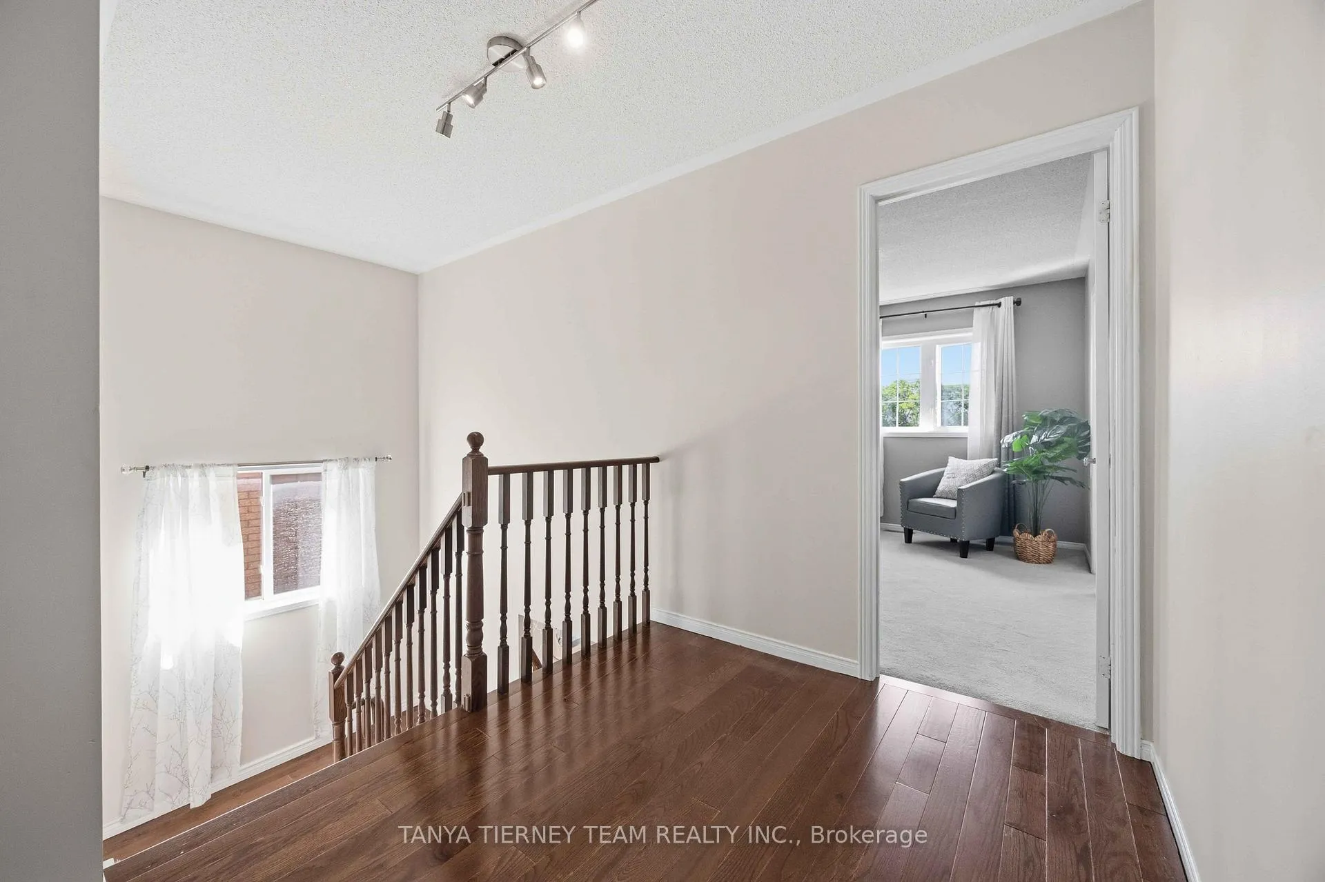 Photo 24 of 54 Fitzpatrick Court, Whitby, Brooklin — HOMEH