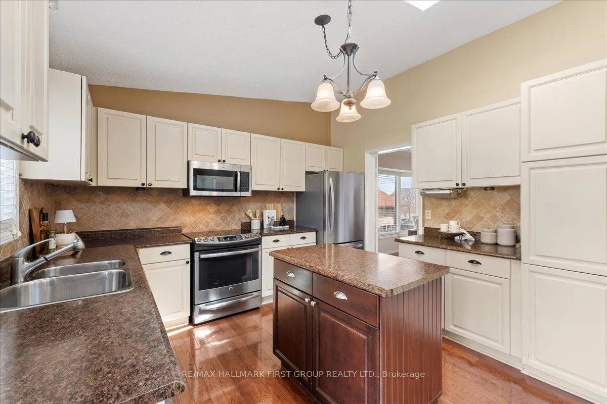 Photo 15 of 593 Prestwick Drive, Oshawa, McLaughlin — HOMEH