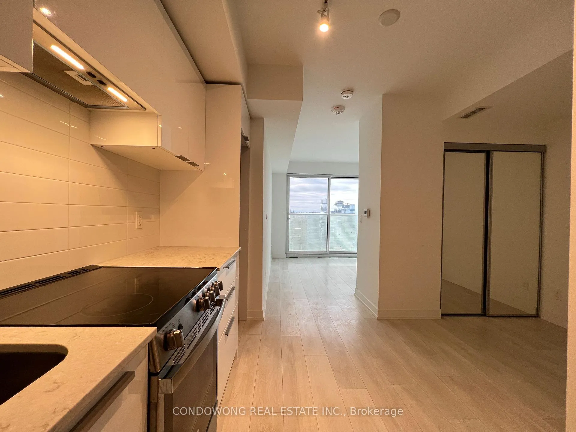 Front of Unit 5104, 501 Yonge Street