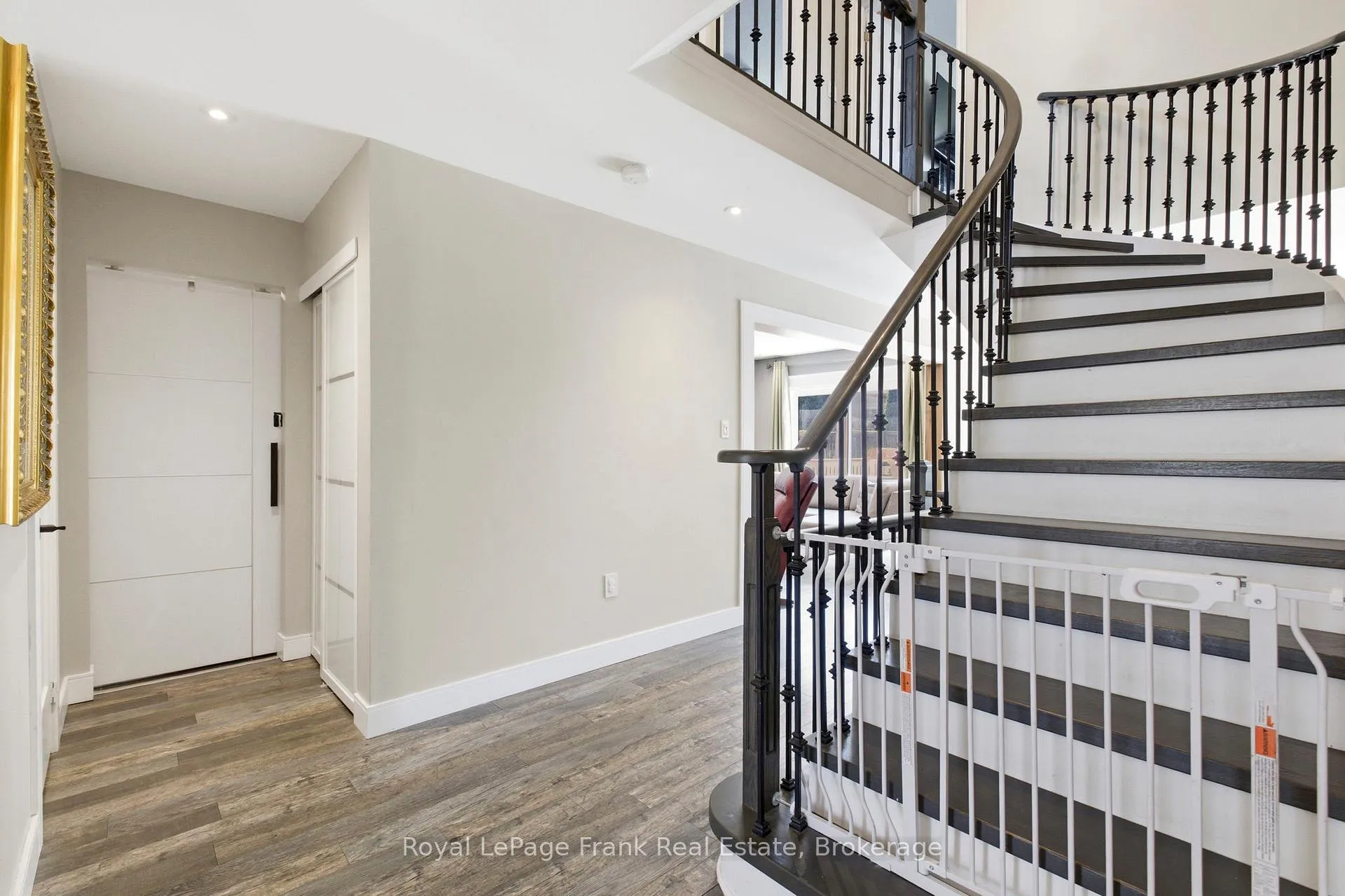 Photo 7 of 13 Fenchurch Manor, Barrie, Painswick South — HOMEH