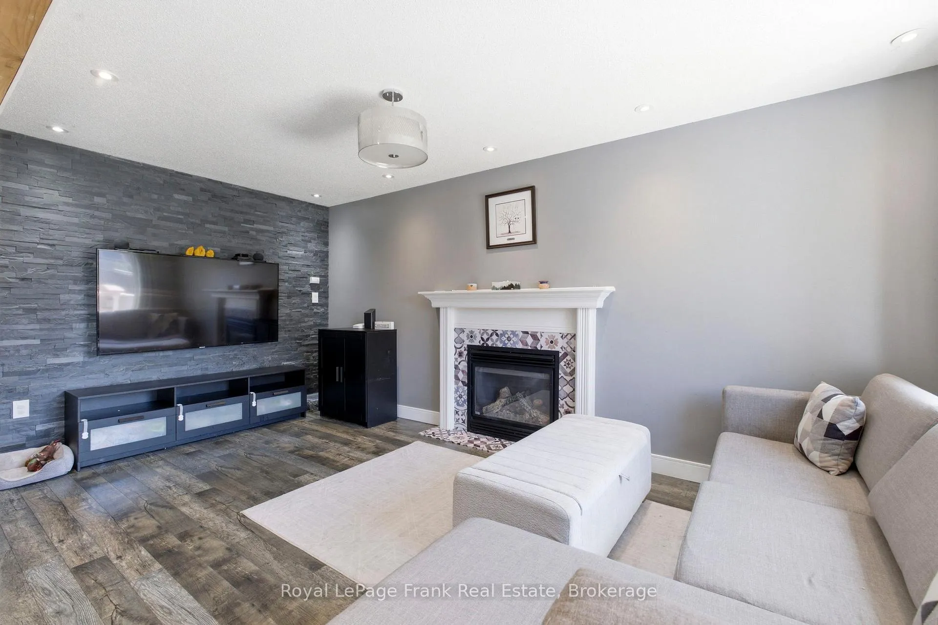 Photo 8 of 13 Fenchurch Manor, Barrie, Painswick South — HOMEH