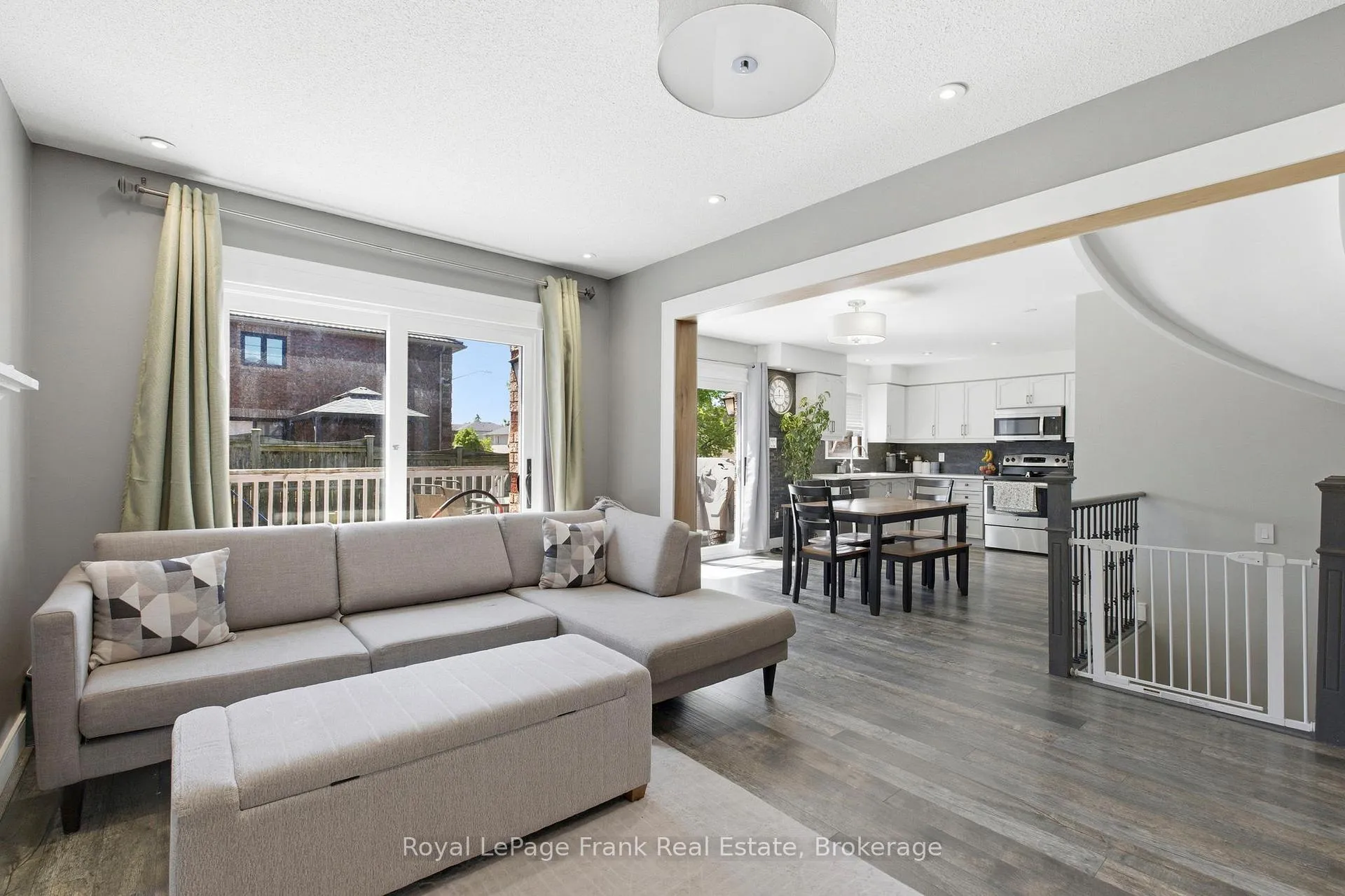 Photo 9 of 13 Fenchurch Manor, Barrie, Painswick South — HOMEH