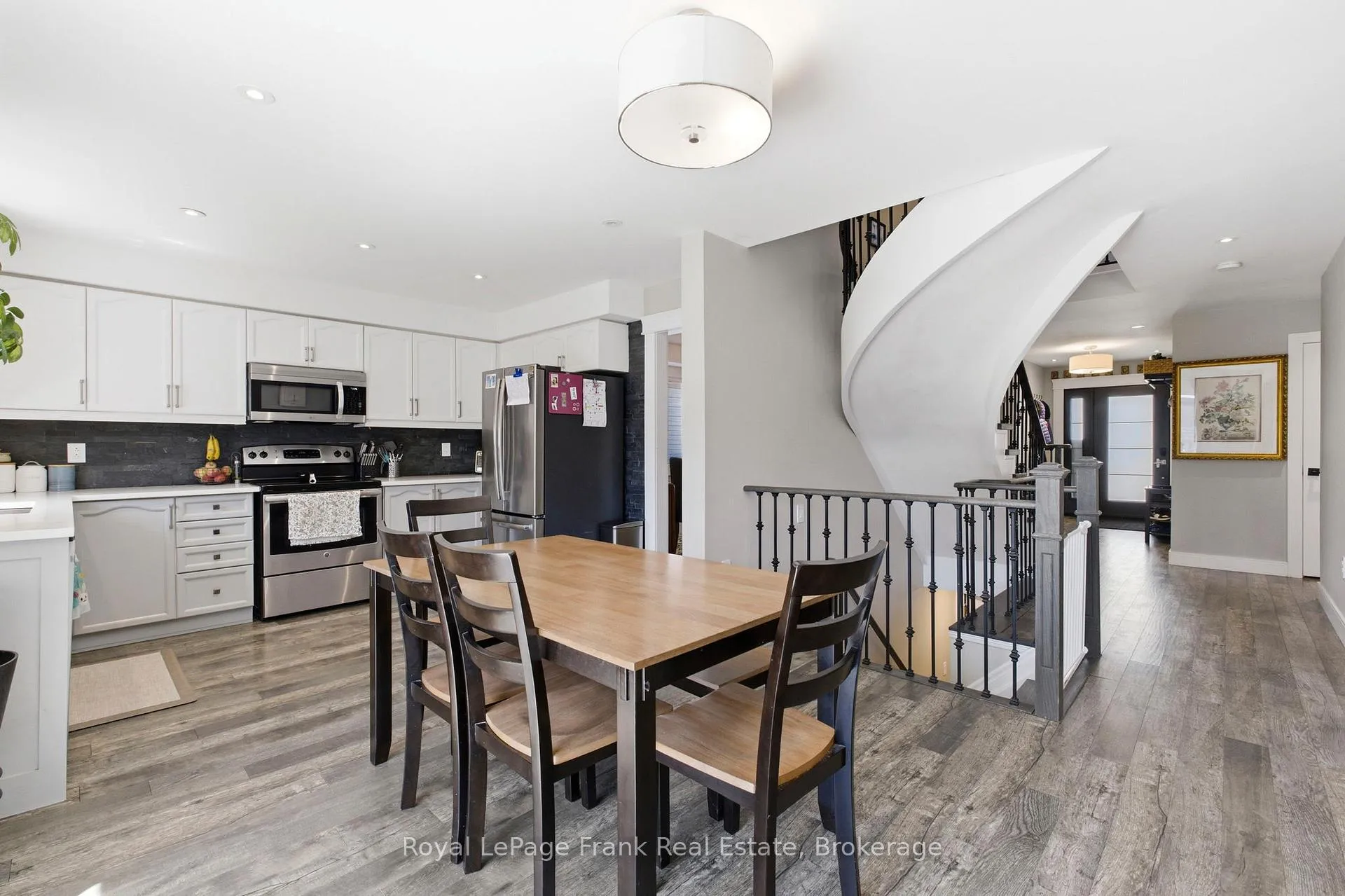 Photo 11 of 13 Fenchurch Manor, Barrie, Painswick South — HOMEH