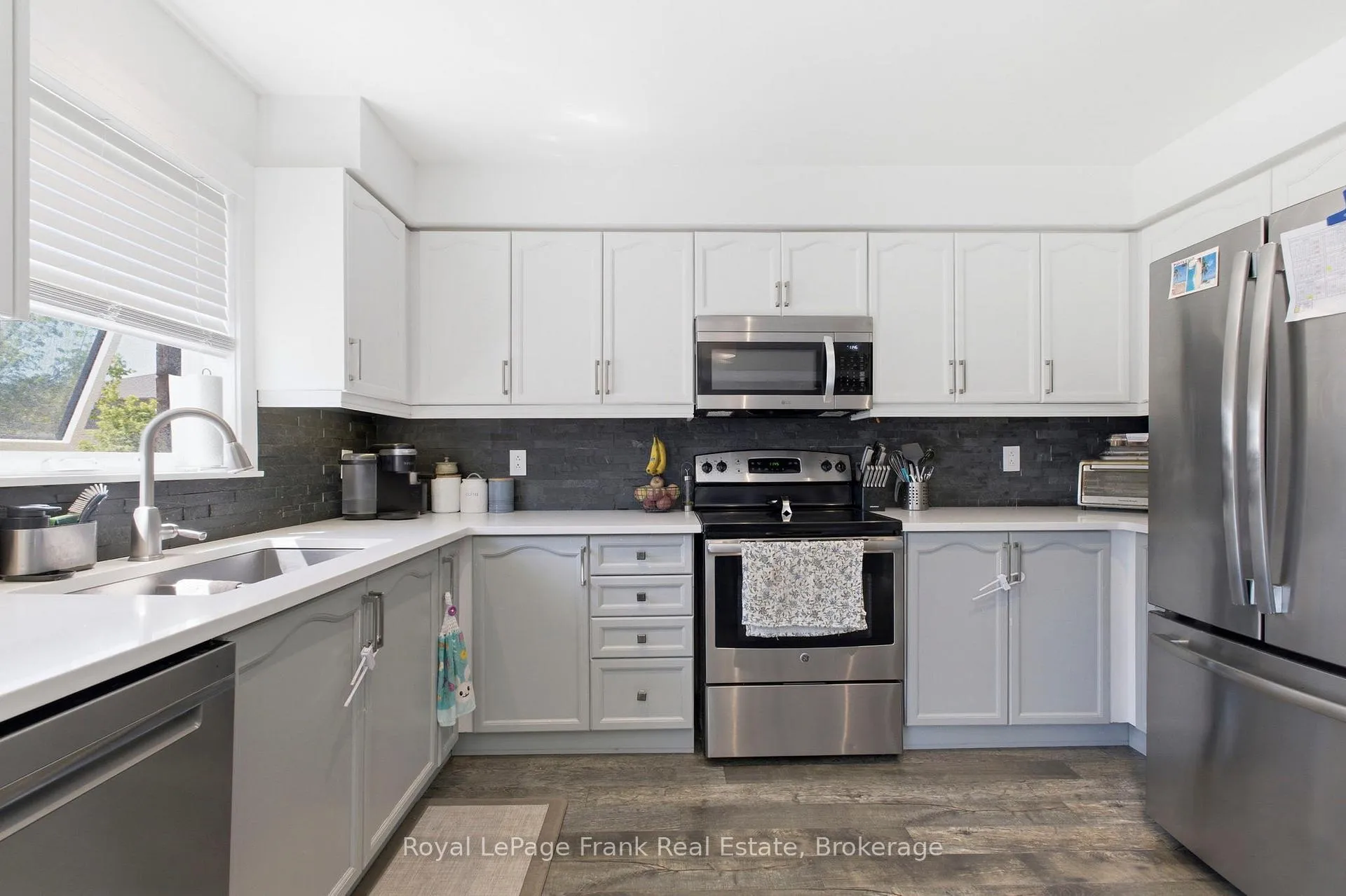 Photo 12 of 13 Fenchurch Manor, Barrie, Painswick South — HOMEH