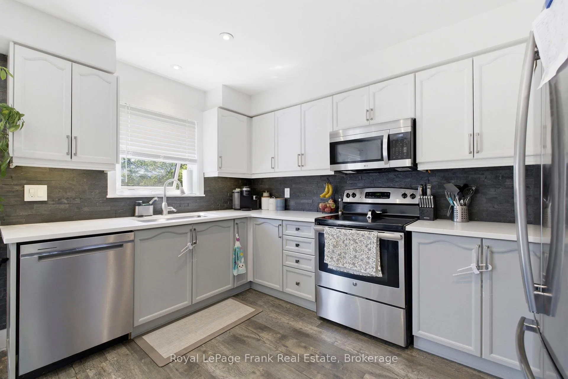 Photo 13 of 13 Fenchurch Manor, Barrie, Painswick South — HOMEH