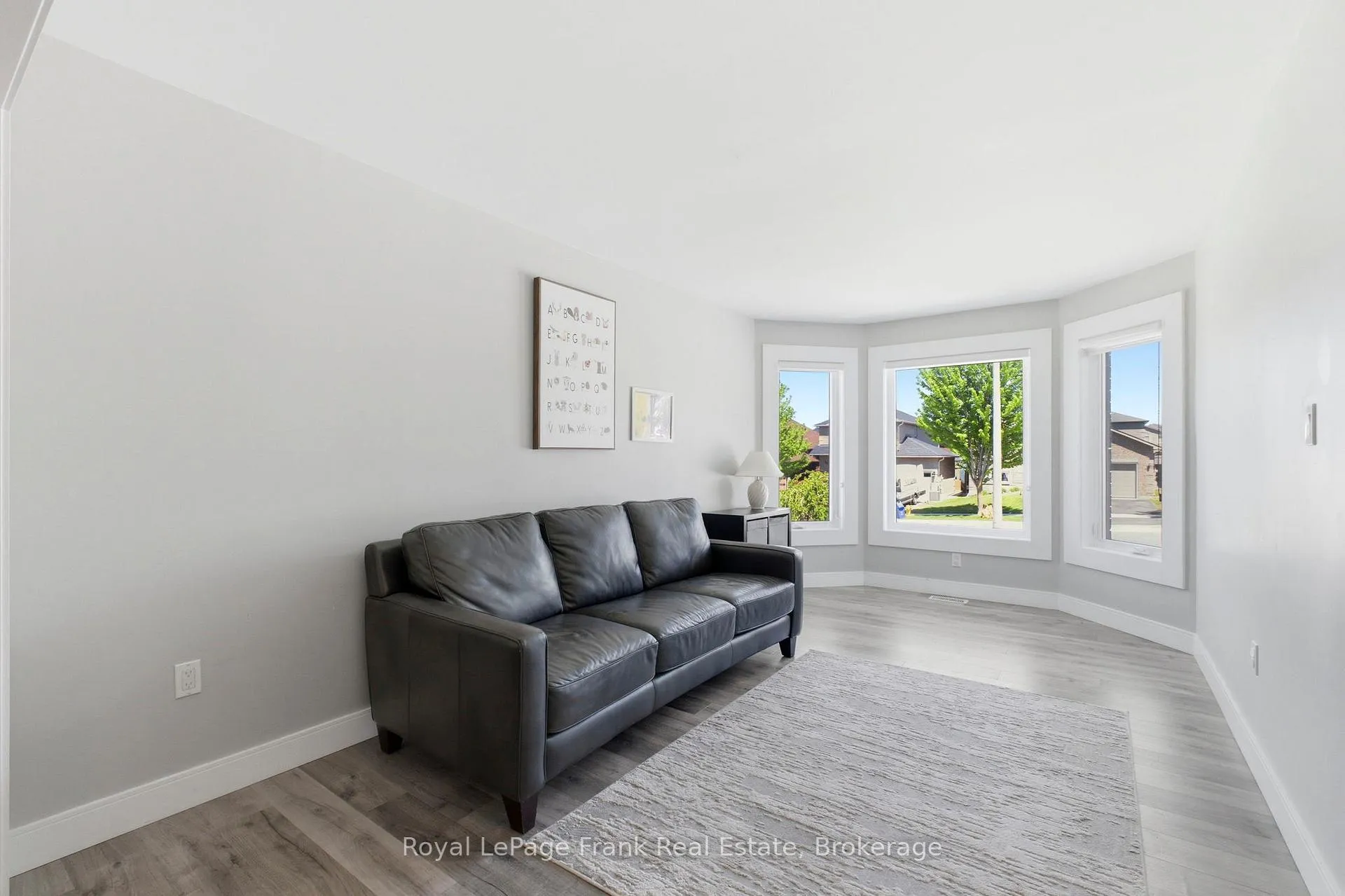 Photo 14 of 13 Fenchurch Manor, Barrie, Painswick South — HOMEH