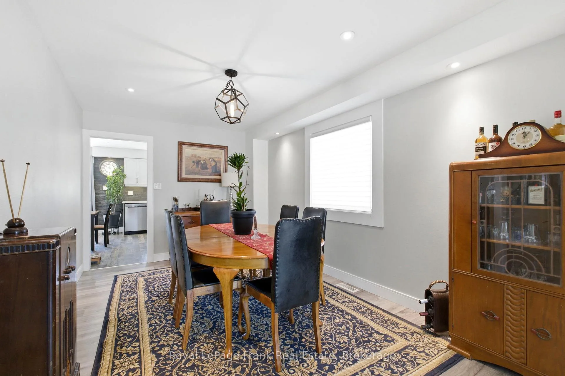 Photo 16 of 13 Fenchurch Manor, Barrie, Painswick South — HOMEH