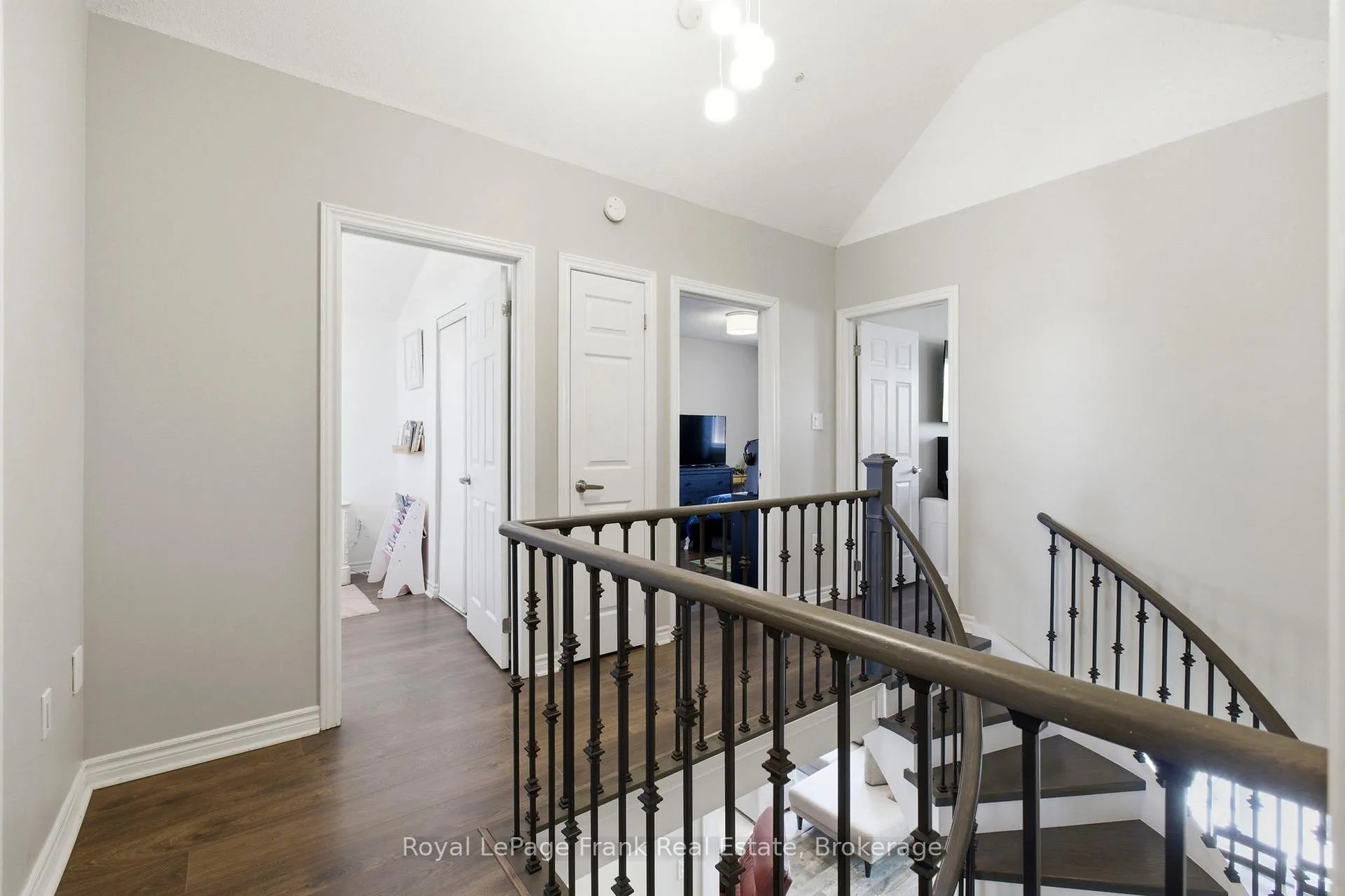 Photo 19 of 13 Fenchurch Manor, Barrie, Painswick South — HOMEH