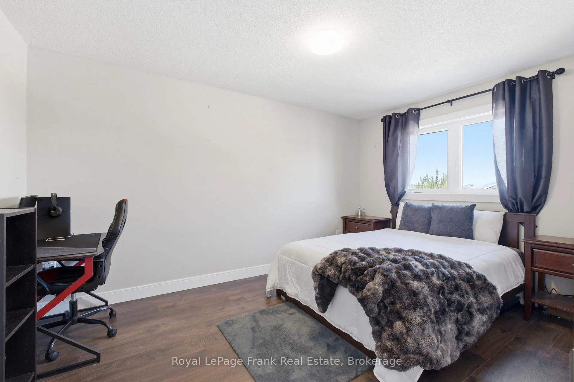 Photo 23 of 13 Fenchurch Manor, Barrie, Painswick South — HOMEH