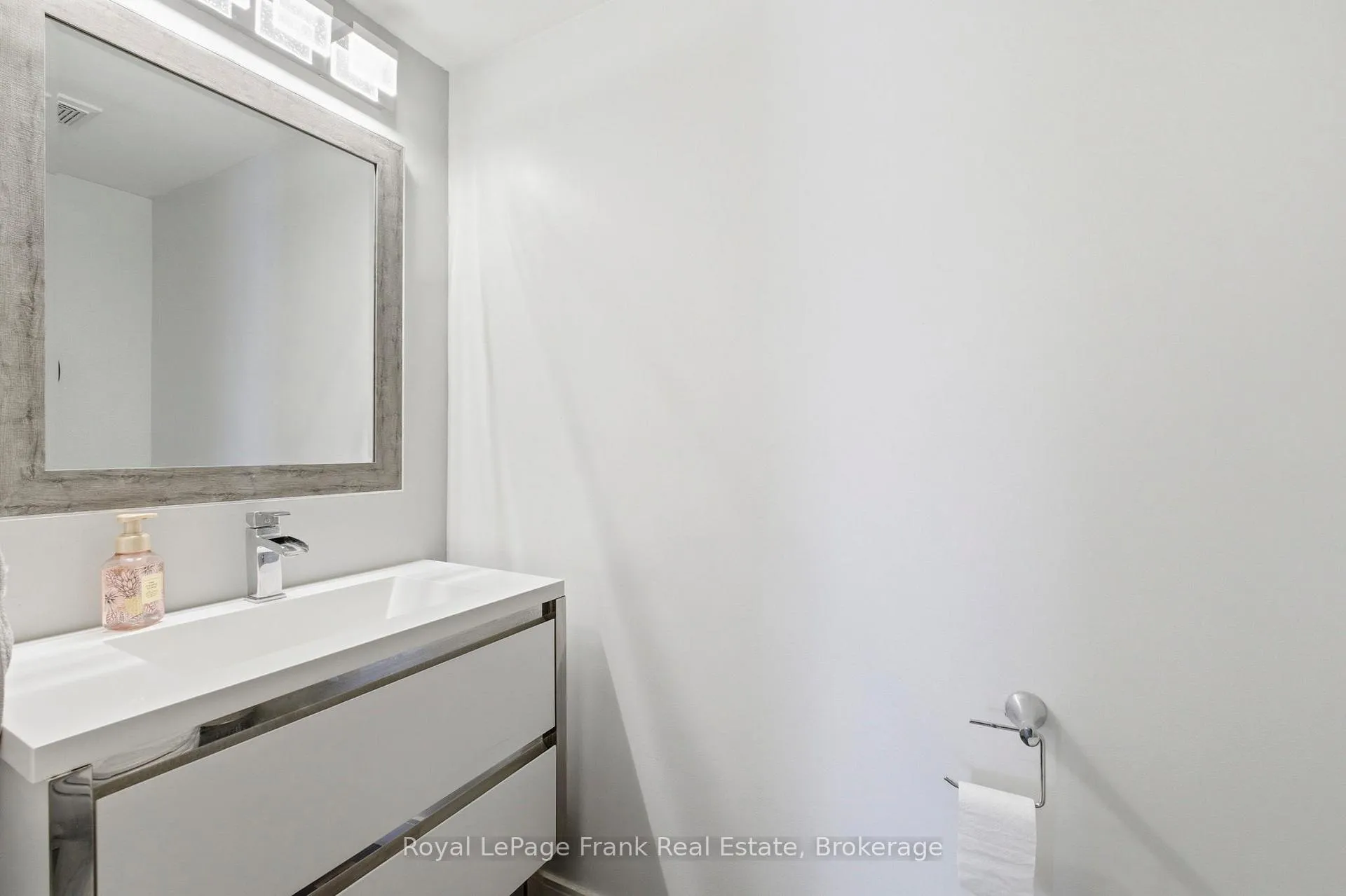 Photo 31 of 13 Fenchurch Manor, Barrie, Painswick South — HOMEH
