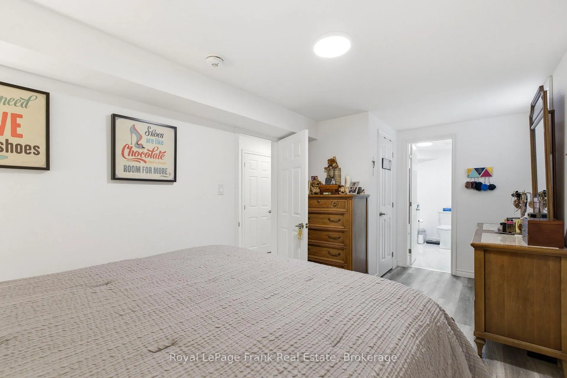 Photo 37 of 13 Fenchurch Manor, Barrie, Painswick South — HOMEH