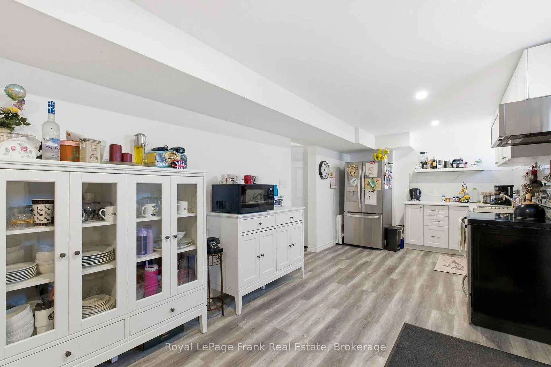 Photo 40 of 13 Fenchurch Manor, Barrie, Painswick South — HOMEH