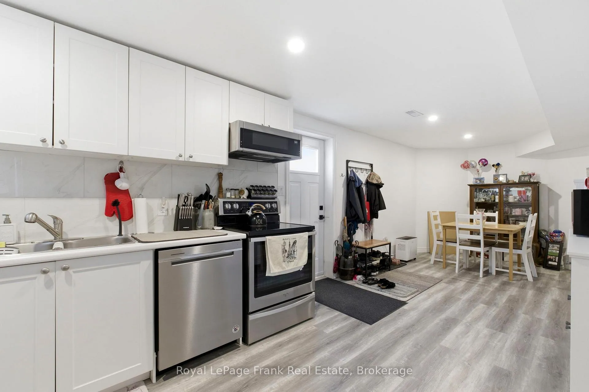 Photo 41 of 13 Fenchurch Manor, Barrie, Painswick South — HOMEH