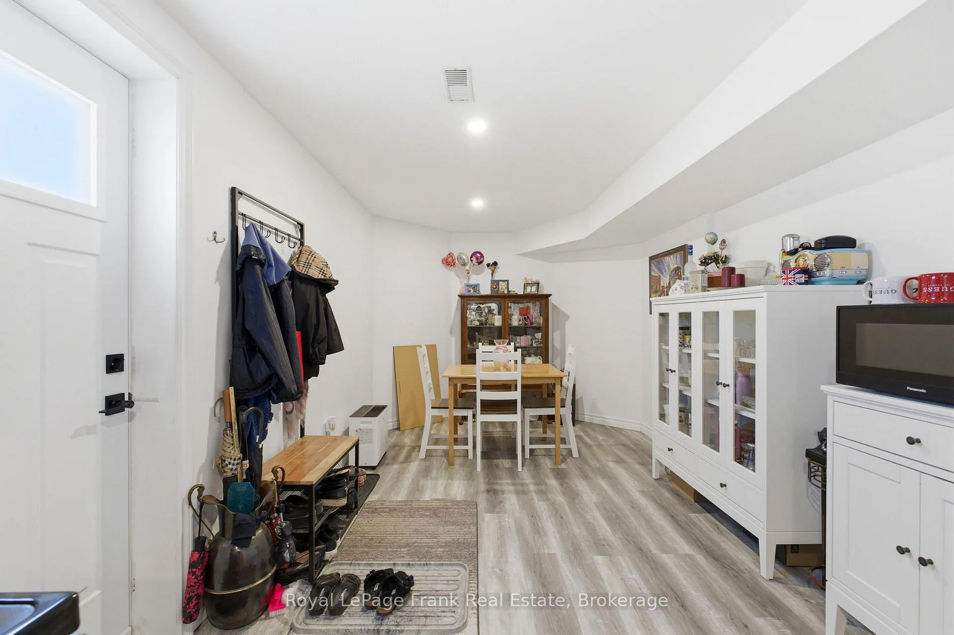 Photo 42 of 13 Fenchurch Manor, Barrie, Painswick South — HOMEH
