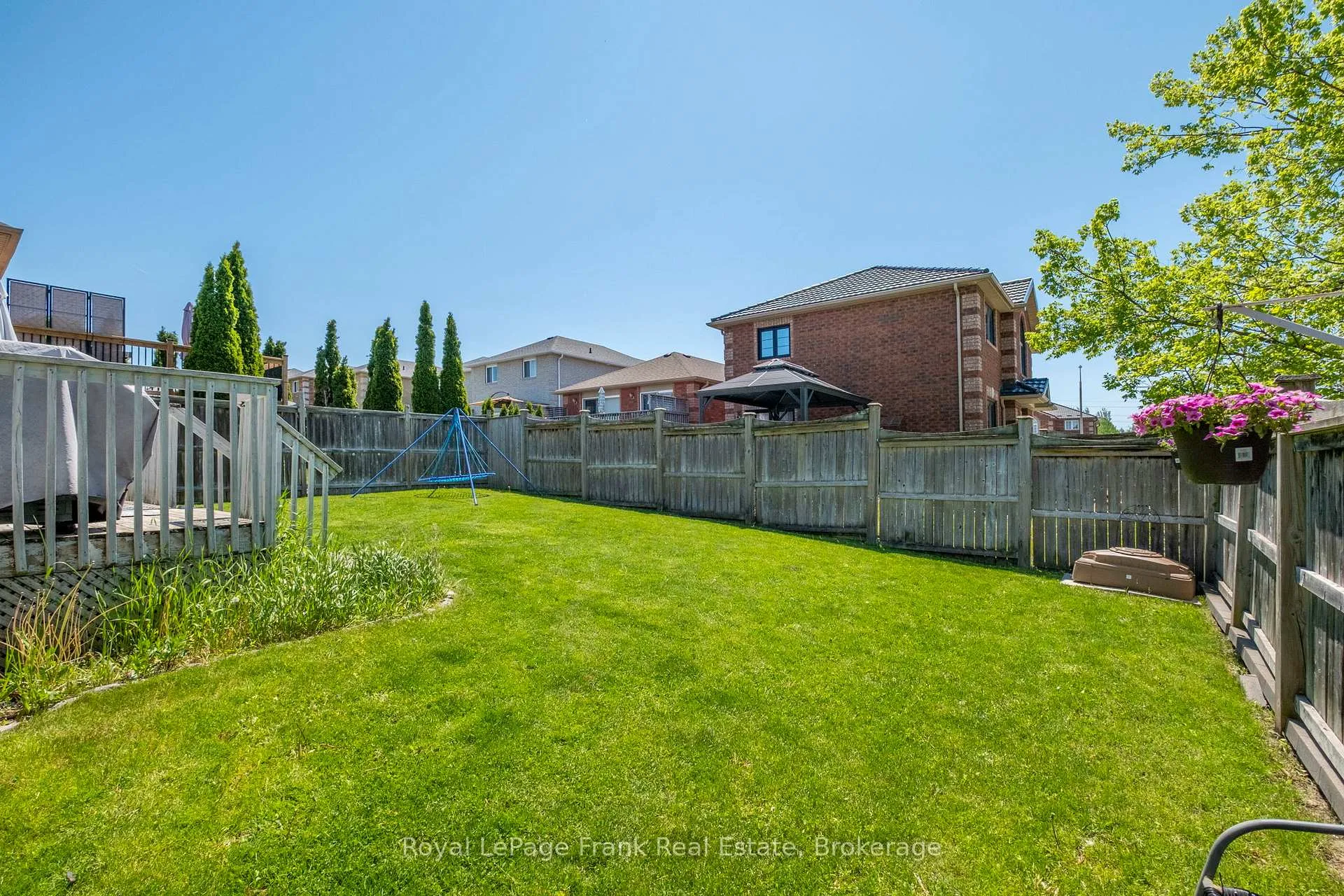 Photo 44 of 13 Fenchurch Manor, Barrie, Painswick South — HOMEH