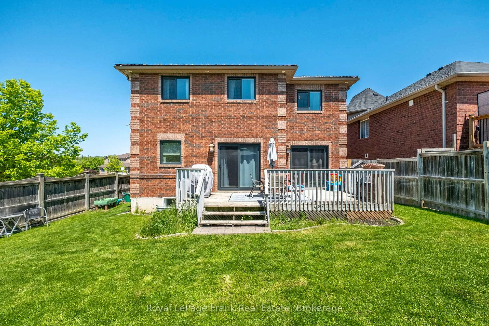 Photo 45 of 13 Fenchurch Manor, Barrie, Painswick South — HOMEH