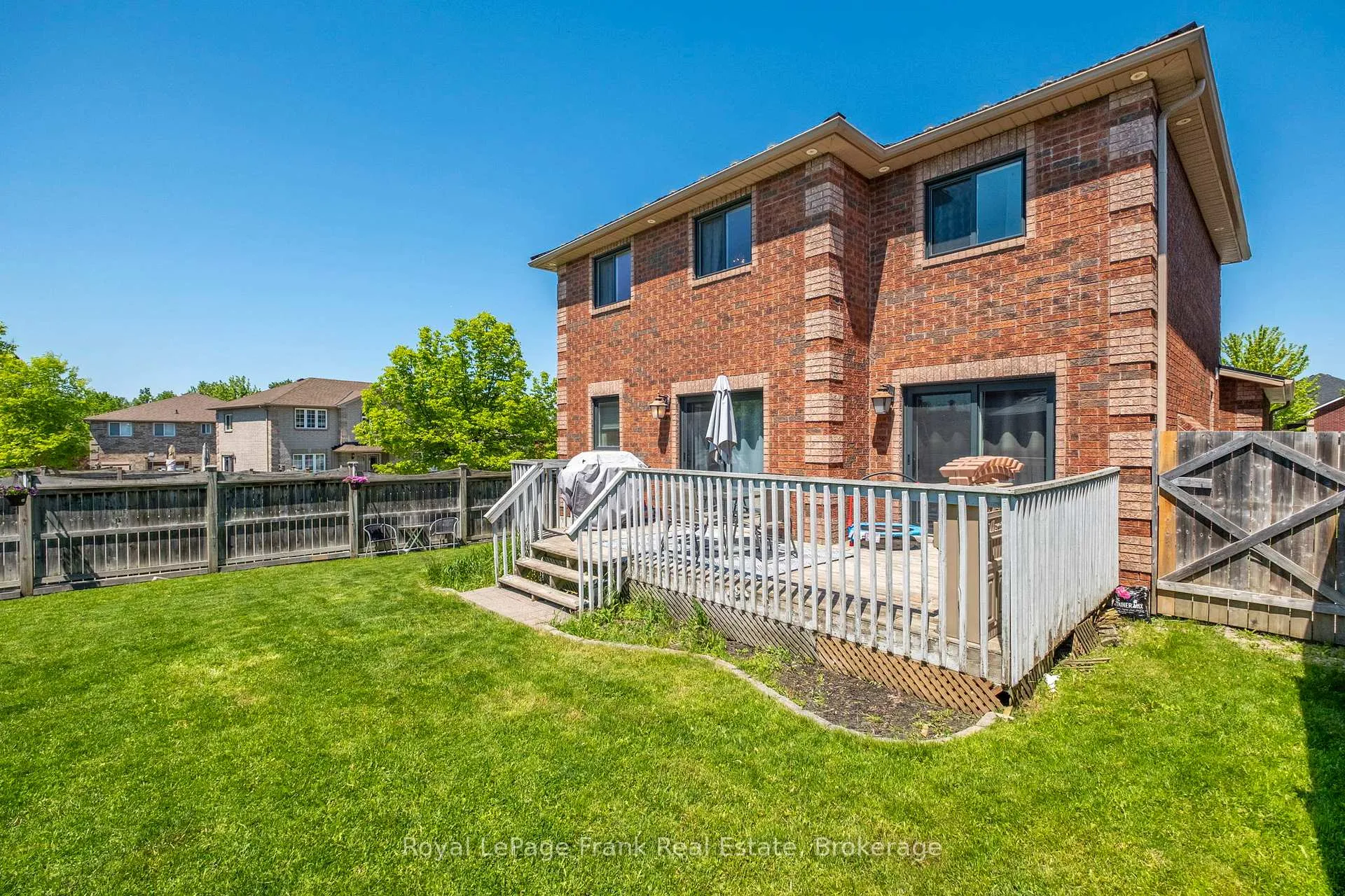 Photo 46 of 13 Fenchurch Manor, Barrie, Painswick South — HOMEH