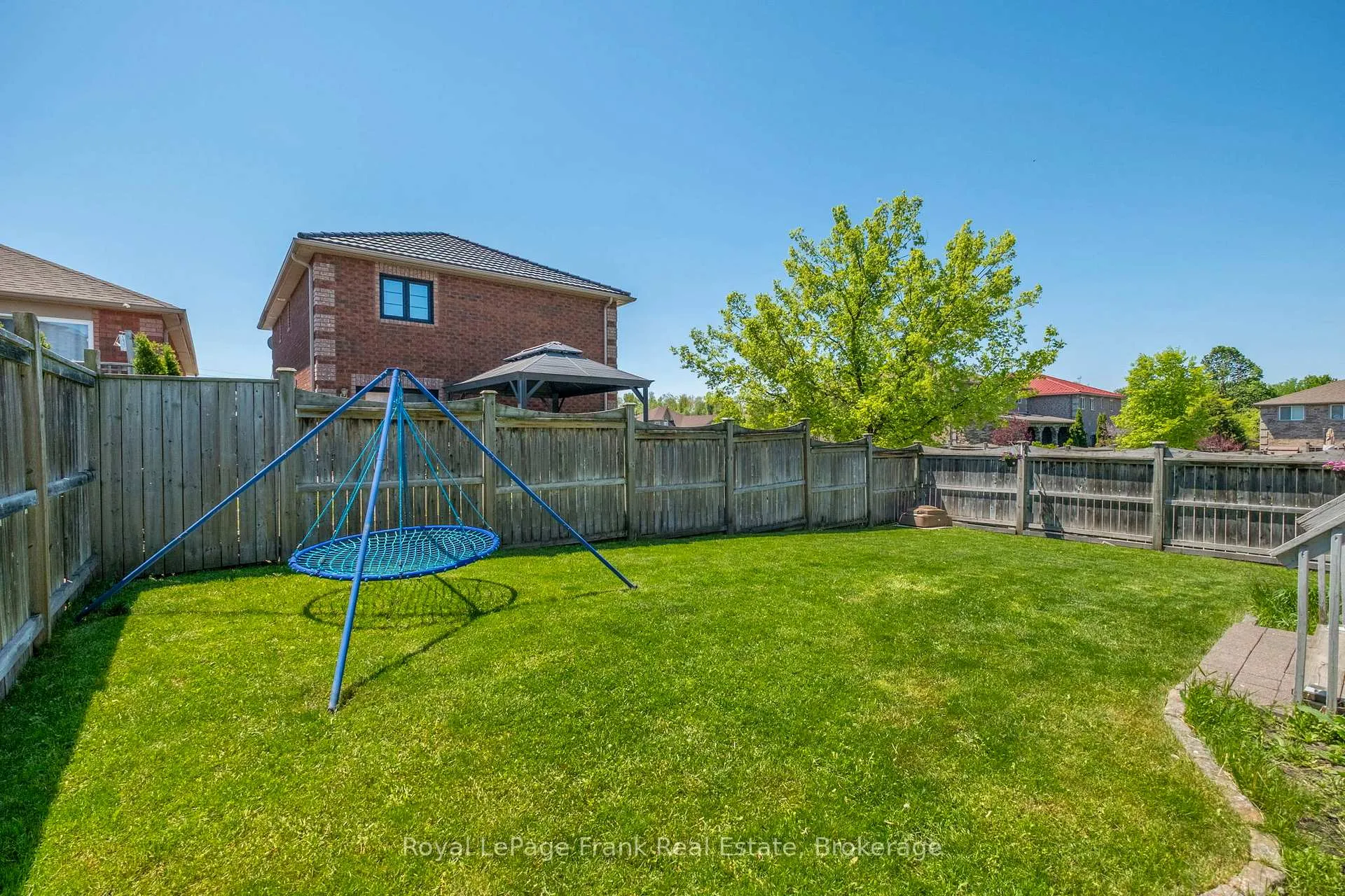 Photo 47 of 13 Fenchurch Manor, Barrie, Painswick South — HOMEH