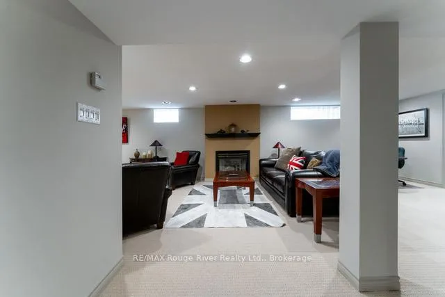 Photo 10 of 46 Orchard View Boulevard, Oshawa, Centennial — HOMEH