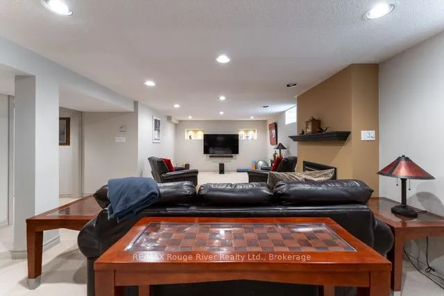 Photo 11 of 46 Orchard View Boulevard, Oshawa, Centennial — HOMEH