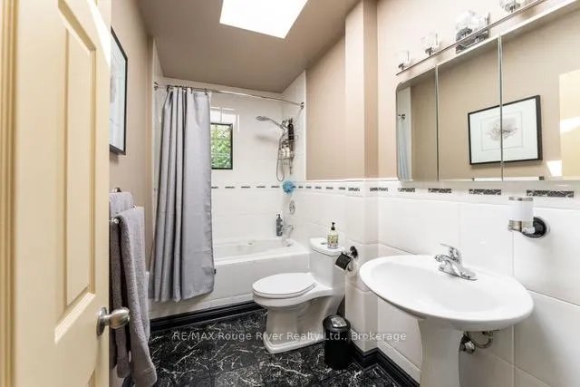 Photo 16 of 46 Orchard View Boulevard, Oshawa, Centennial — HOMEH