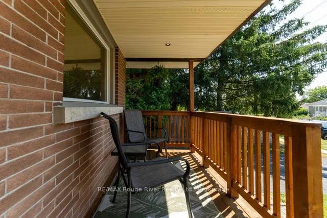 Photo 18 of 46 Orchard View Boulevard, Oshawa, Centennial — HOMEH