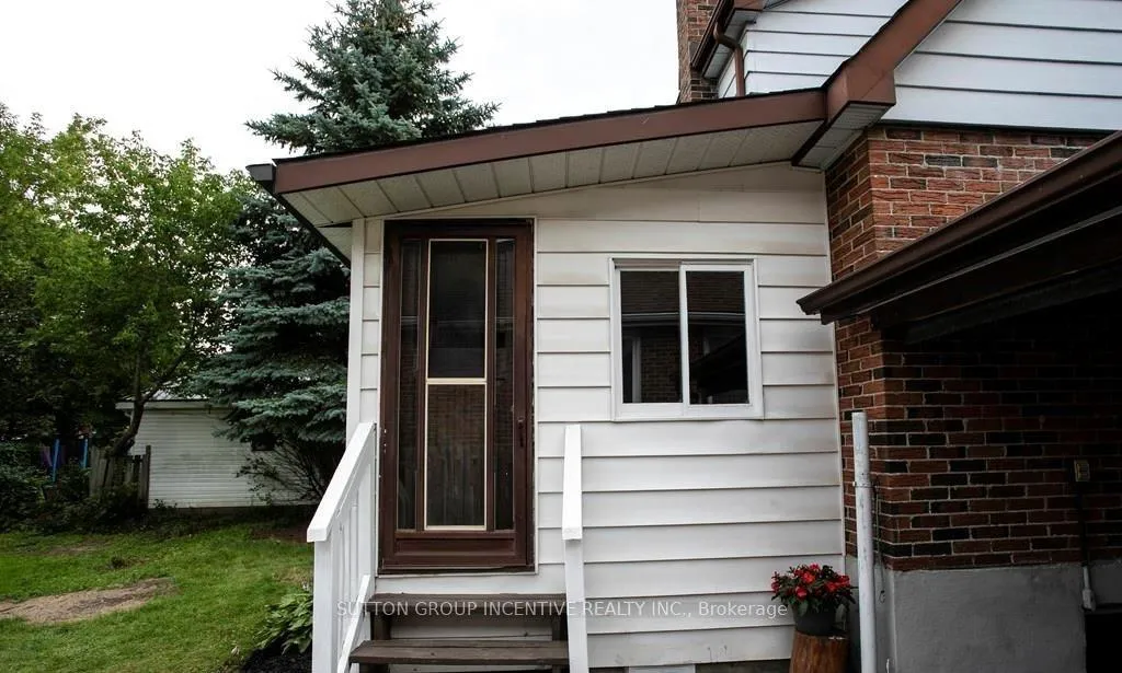 Photo 4 of 581 Arndon Avenue, Peterborough, Otonabee Ward 1 — HOMEH