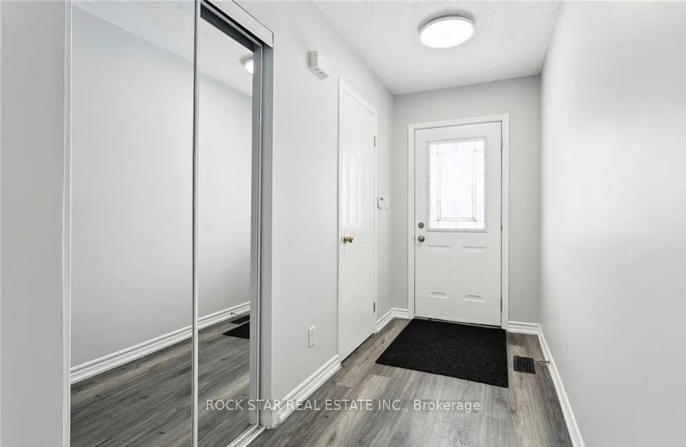 Photo 2 of 159 Henhoeffer Crescent, Kitchener, Larentian West — HOMEH