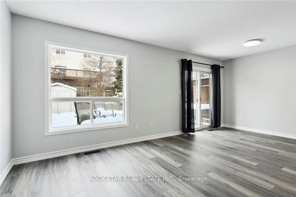Photo 10 of 159 Henhoeffer Crescent, Kitchener, Larentian West — HOMEH