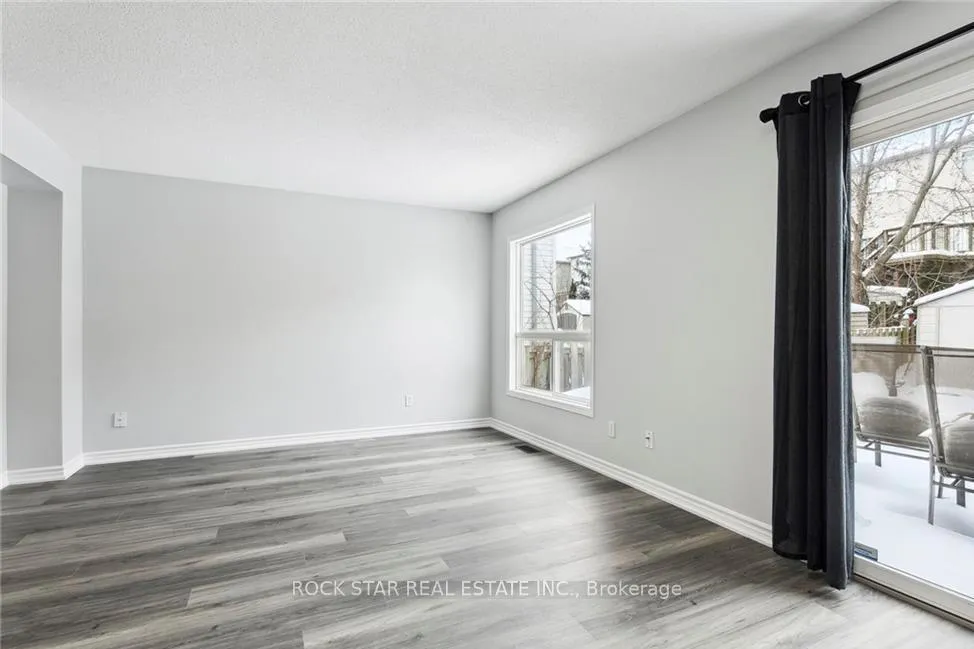Photo 12 of 159 Henhoeffer Crescent, Kitchener, Larentian West — HOMEH