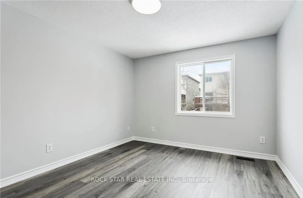 Photo 18 of 159 Henhoeffer Crescent, Kitchener, Larentian West — HOMEH