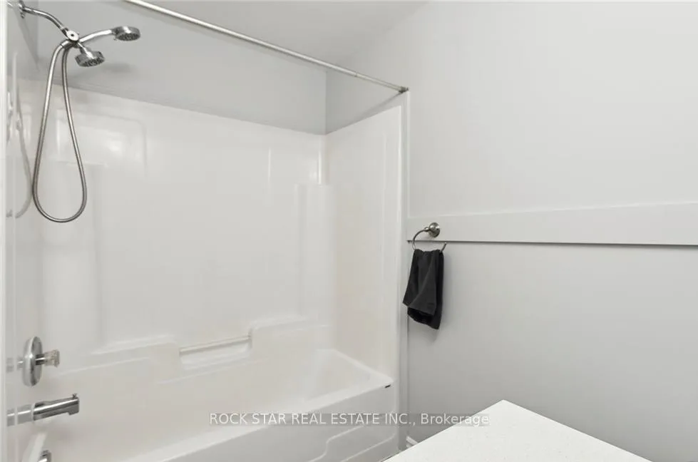 Photo 24 of 159 Henhoeffer Crescent, Kitchener, Larentian West — HOMEH