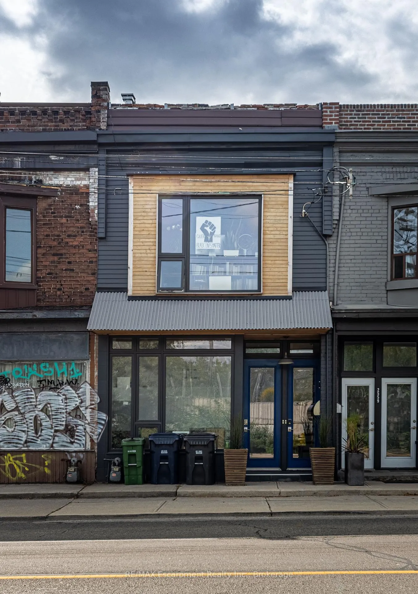 Photo 2 of 2557 Dundas Street W, Toronto, Junction Area — HOMEH