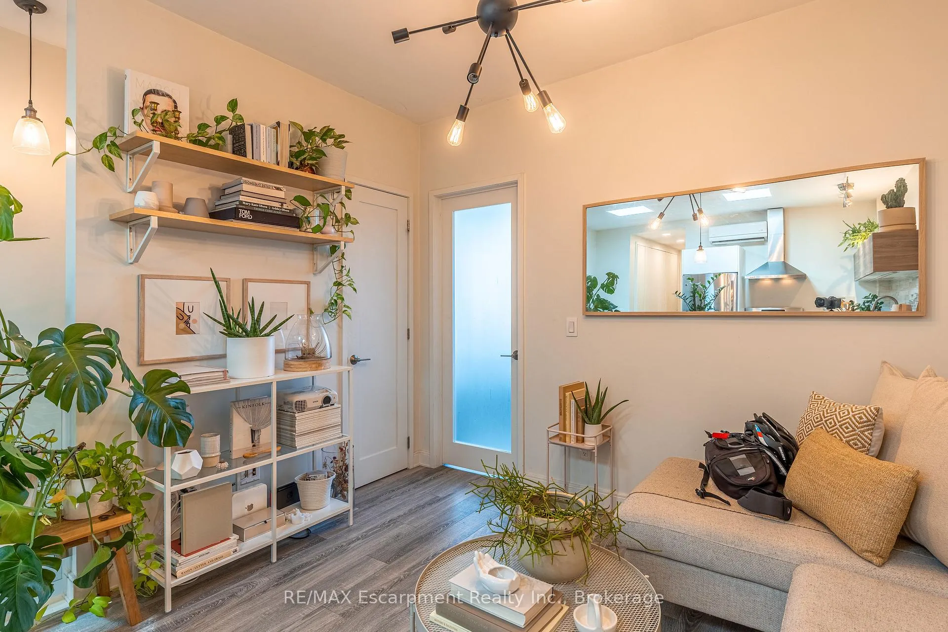 Photo 18 of 2557 Dundas Street W, Toronto, Junction Area — HOMEH