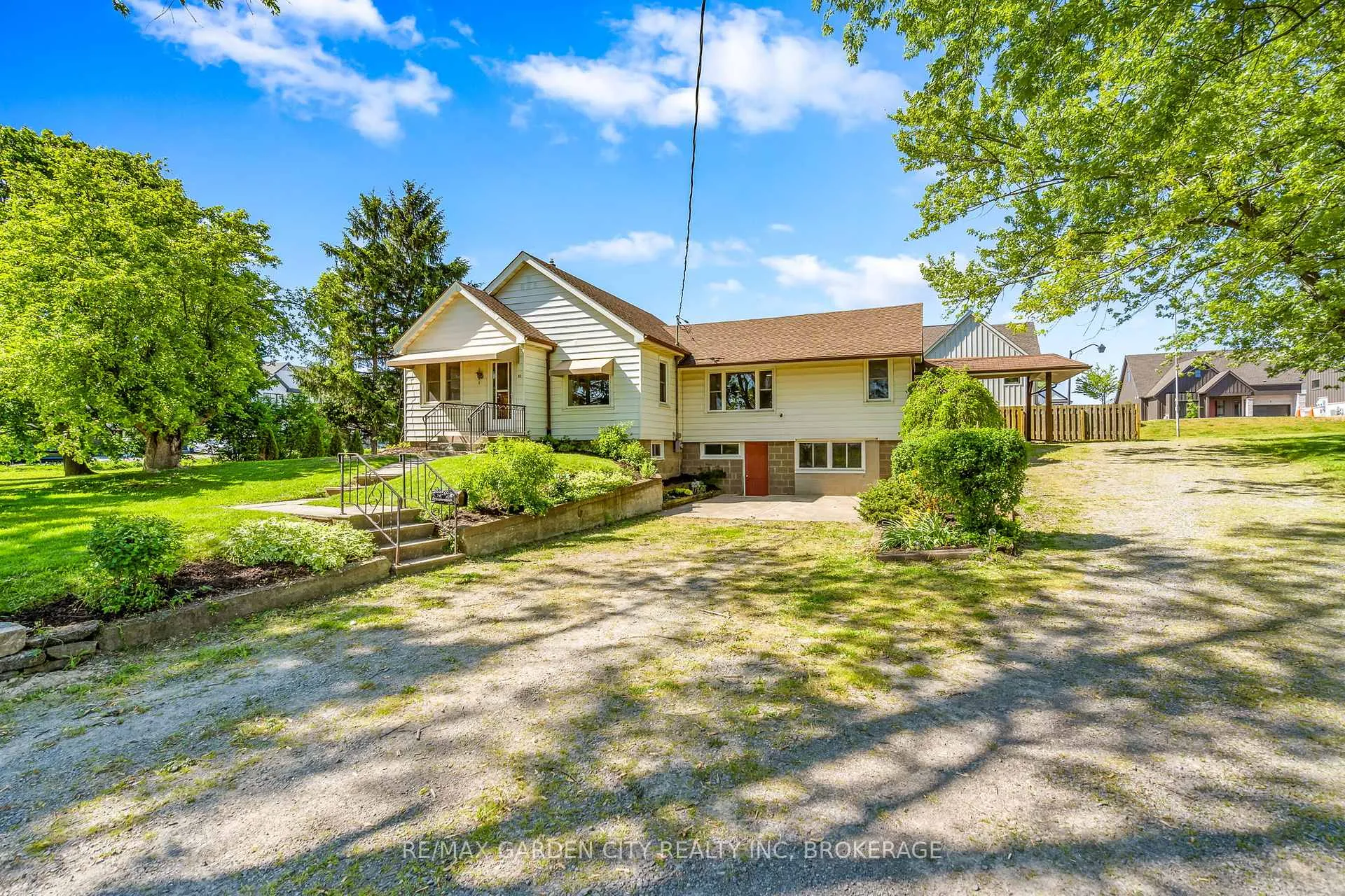 Front of 1828 Decew Road