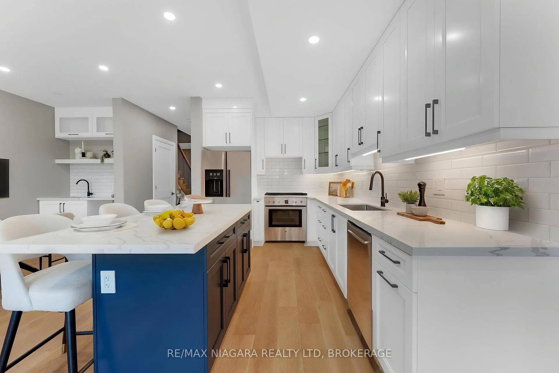 Photo 4 of 6204 Curlin Crescent, Niagara Falls, Forestview — HOMEH