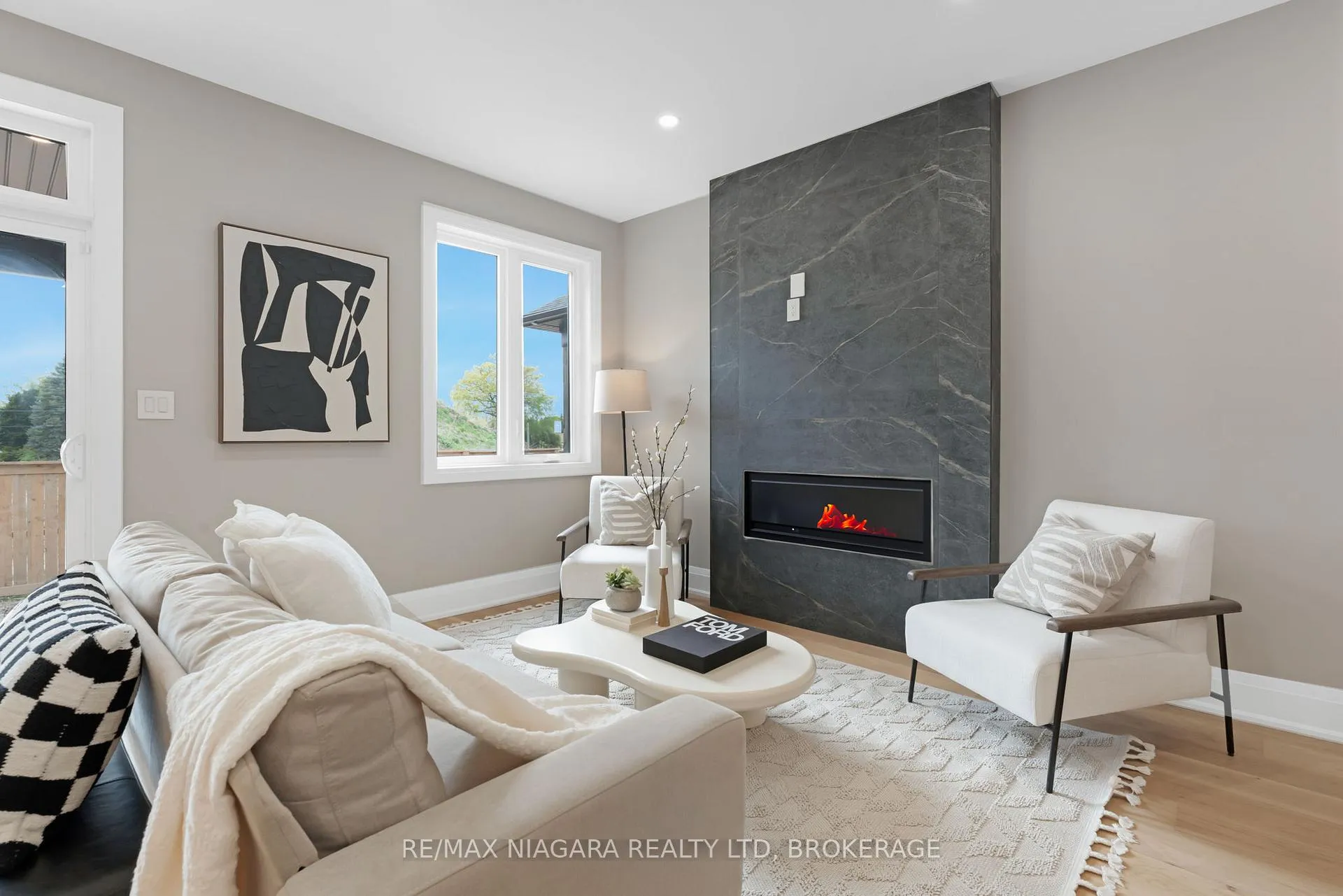 Photo 10 of 6204 Curlin Crescent, Niagara Falls, Forestview — HOMEH