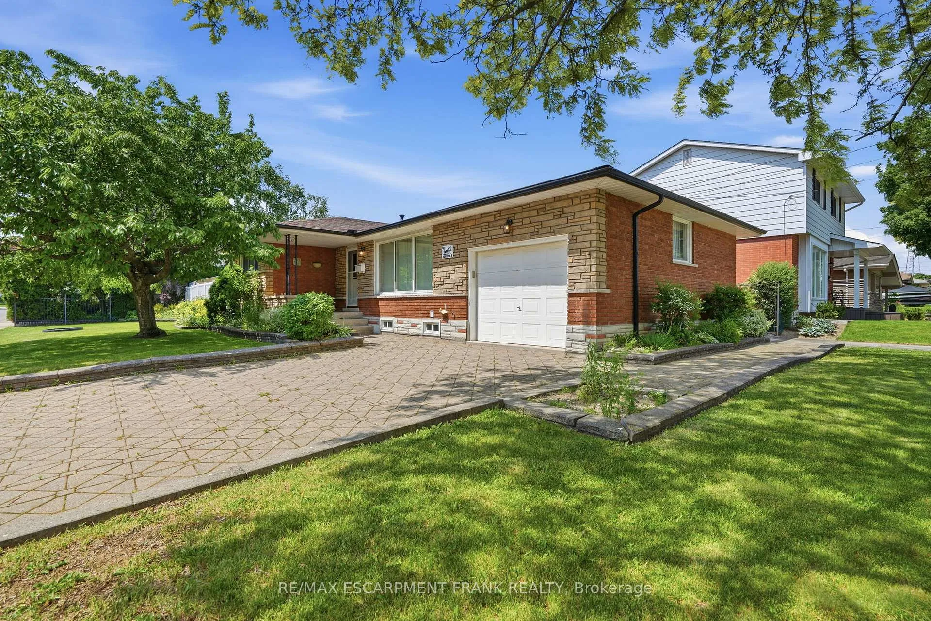 Photo 3 of 2 Deerborn Drive, Hamilton, Thorner — HOMEH