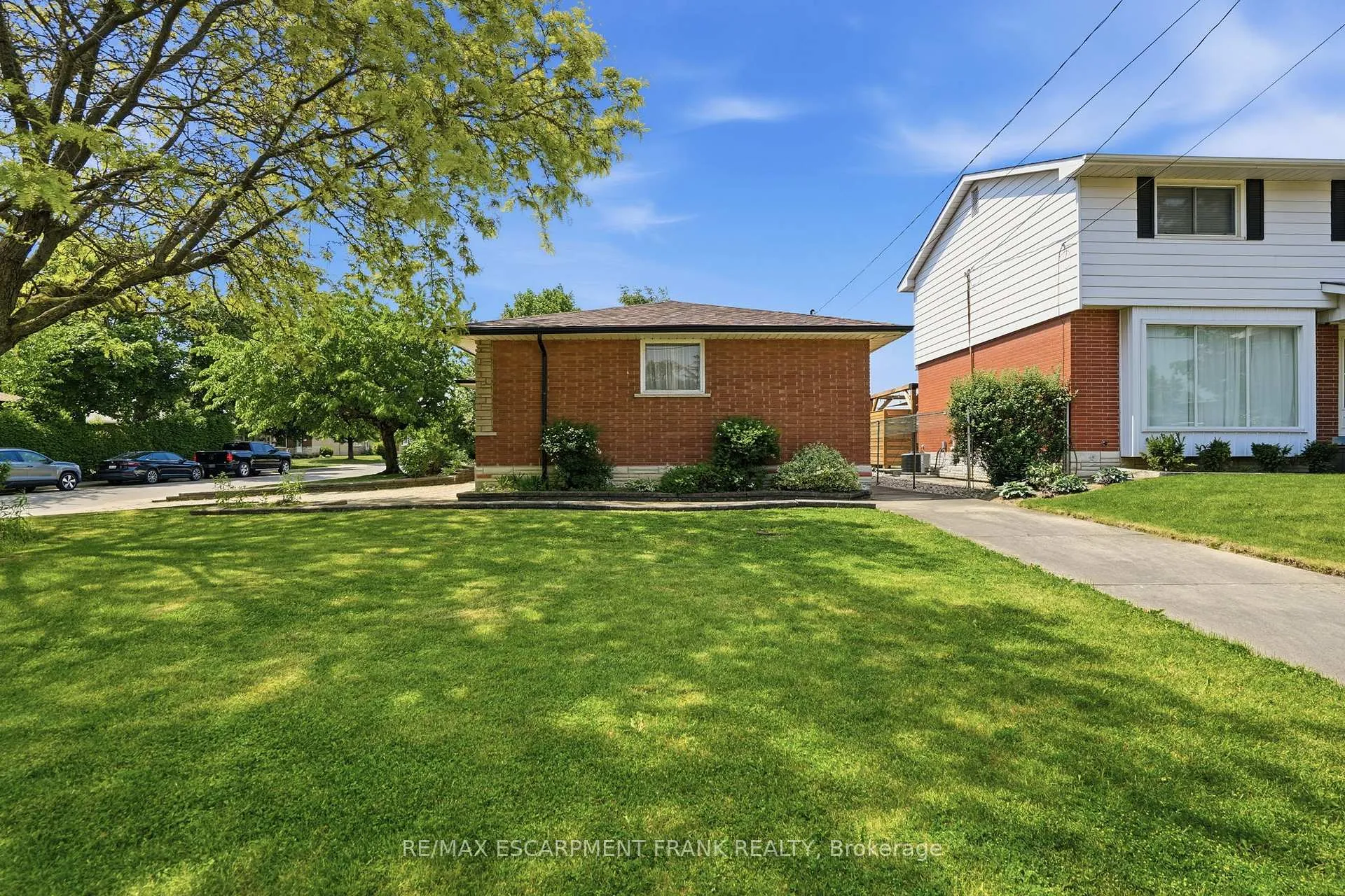 Photo 5 of 2 Deerborn Drive, Hamilton, Thorner — HOMEH
