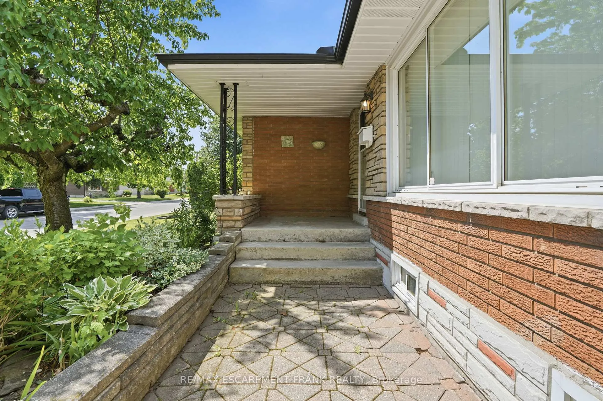 Photo 6 of 2 Deerborn Drive, Hamilton, Thorner — HOMEH