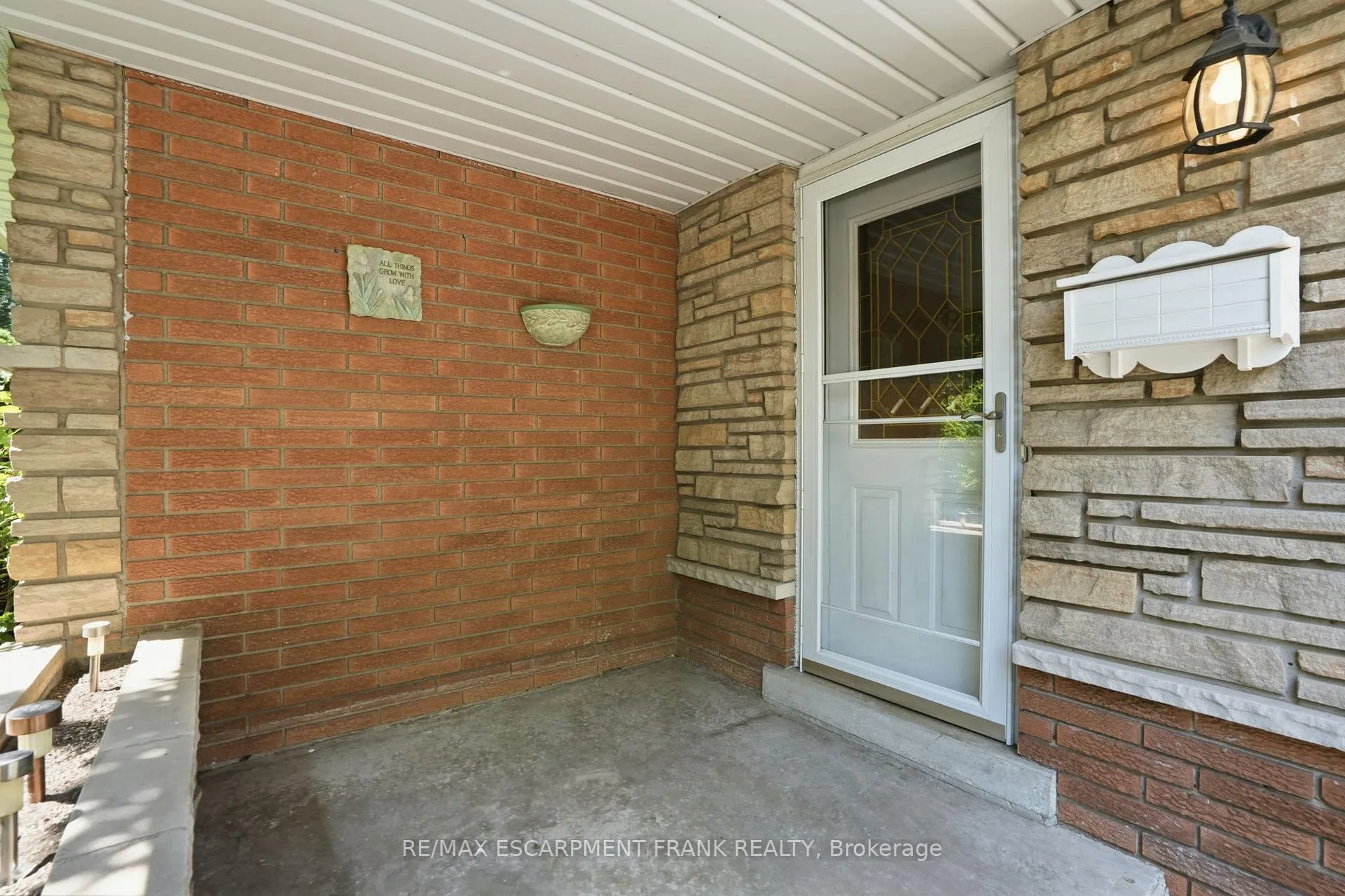 Photo 7 of 2 Deerborn Drive, Hamilton, Thorner — HOMEH