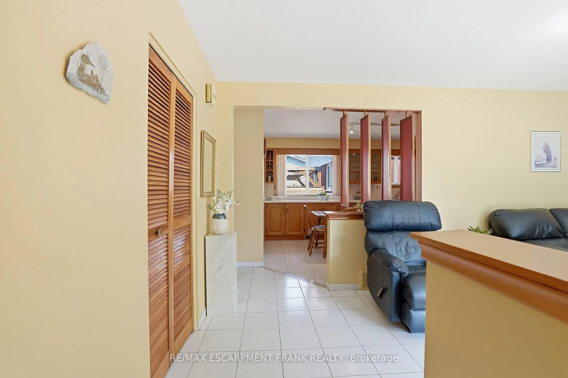 Photo 8 of 2 Deerborn Drive, Hamilton, Thorner — HOMEH
