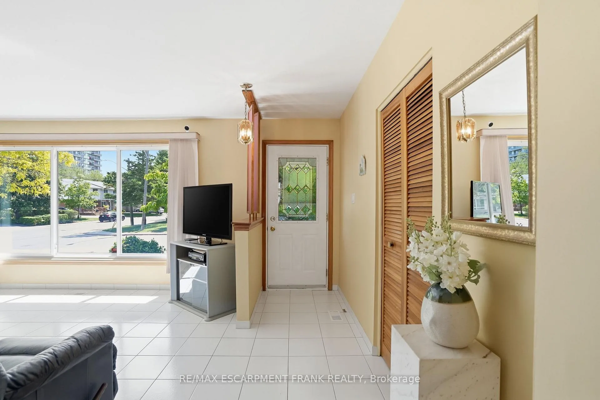 Photo 9 of 2 Deerborn Drive, Hamilton, Thorner — HOMEH